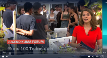 Bildschirmfoto aus der SWR-Nachrichtensendung "SWR aktuell" mit eingeblendetem Schriftzug "Rund hundert Teilnehmer"