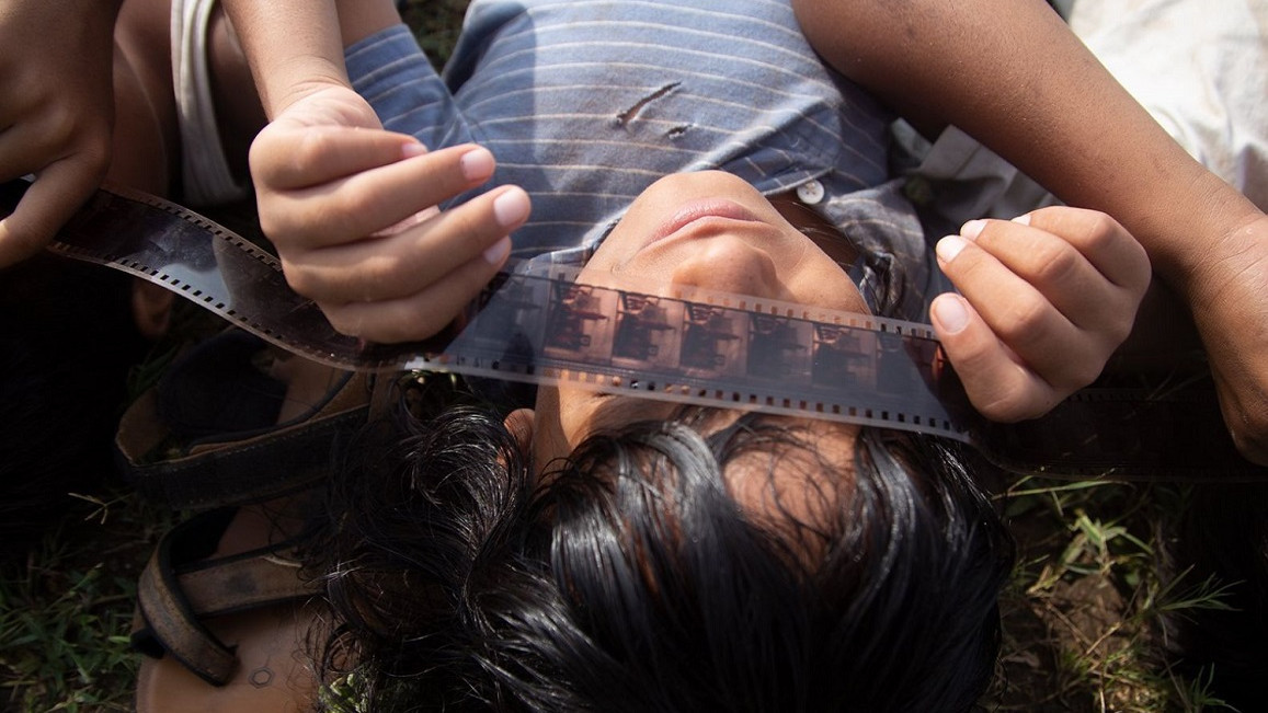 Filmstil " Das Licht, aus dem die Träume sind", Neue Visionen Filmverleih, Indien/ Frankreich 2021. Link führt zu filmisch.online.de Das Licht, aus dem die Träume sind, Neue Visionen Filmverleih 2022. Link führt zu filmisch.online.de