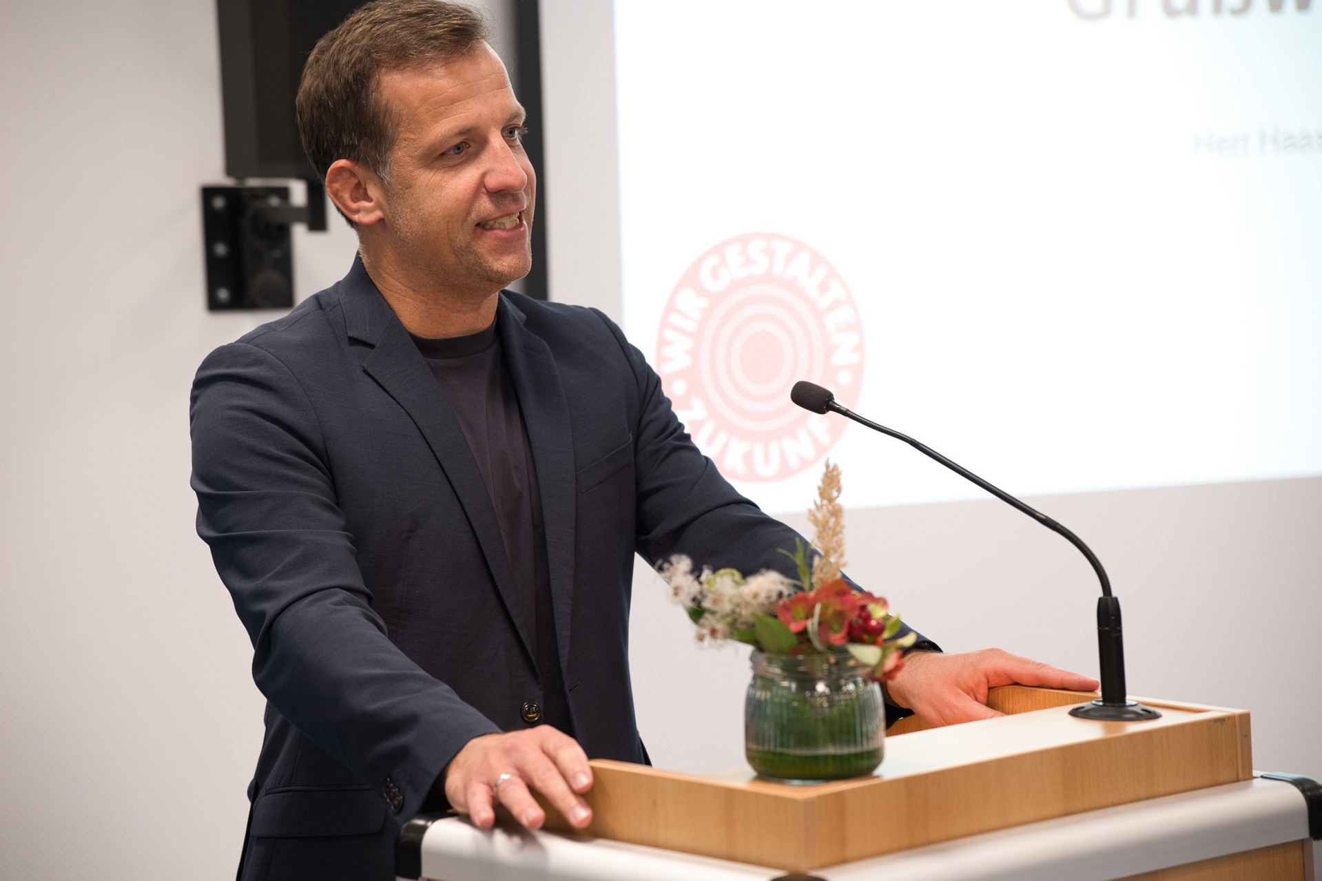 Oberbürgermeister Nino Haase am Rednerpult