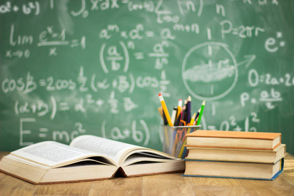 School books on desk CBT im Fach Mathematik