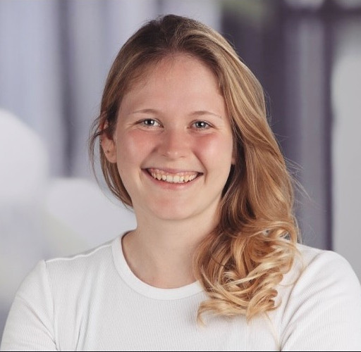 Porträt von Eva Zwermann, Projektleitung Praxistag, lächelnd