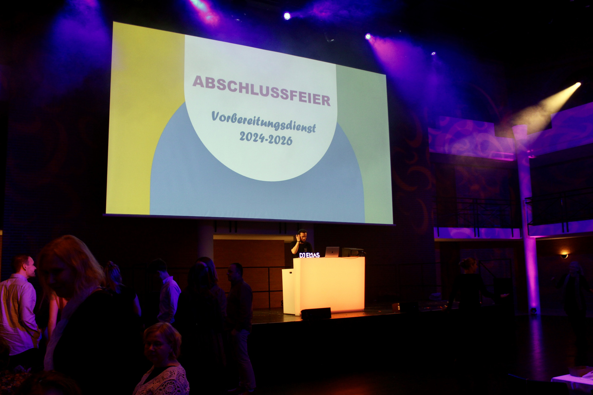 DJ Elias auf der Bühne