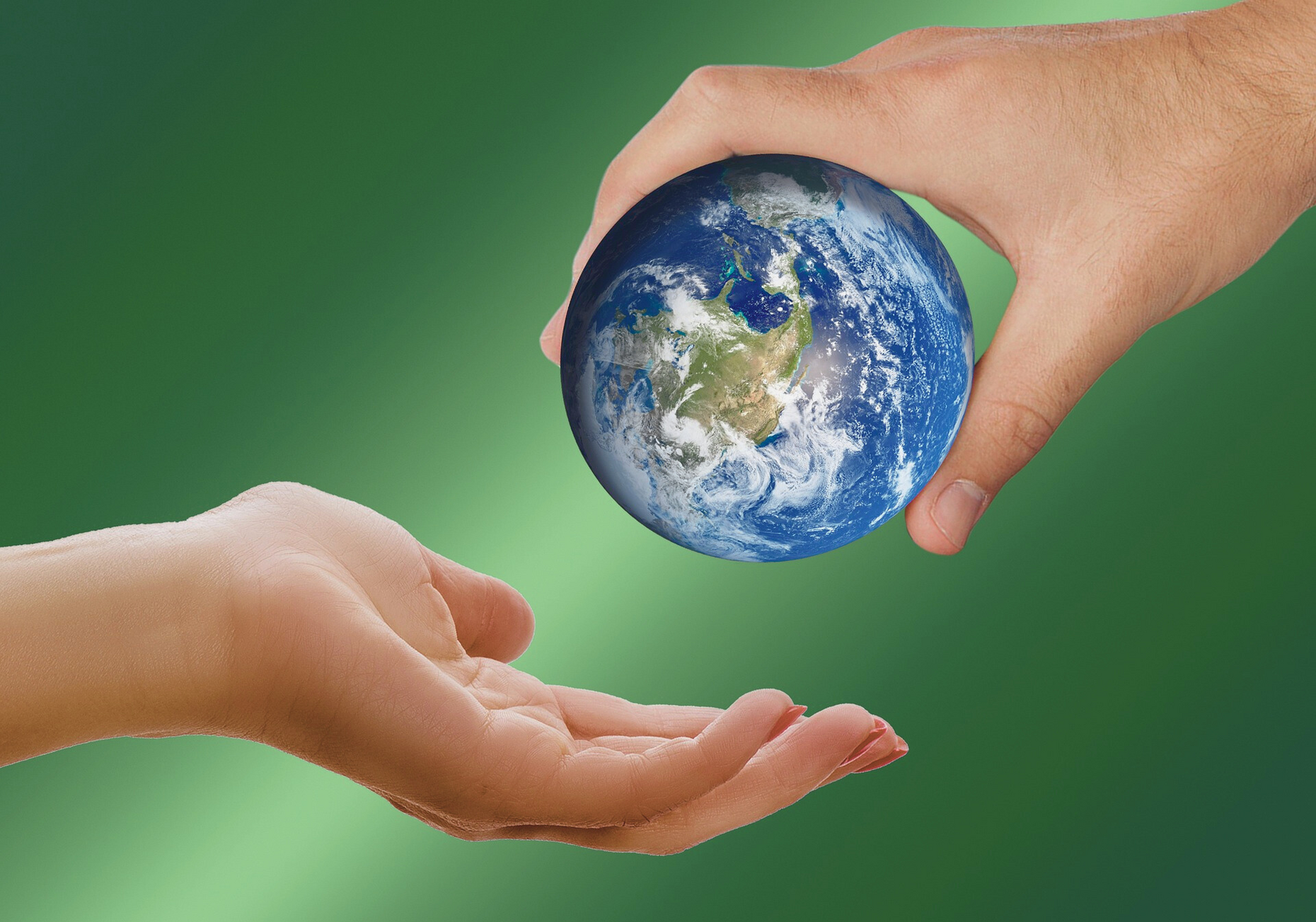 Erdball und Hände