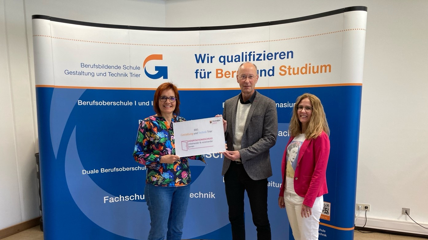 Kerstin Goldstein und Lehrkräfte der BBS GuT Trier