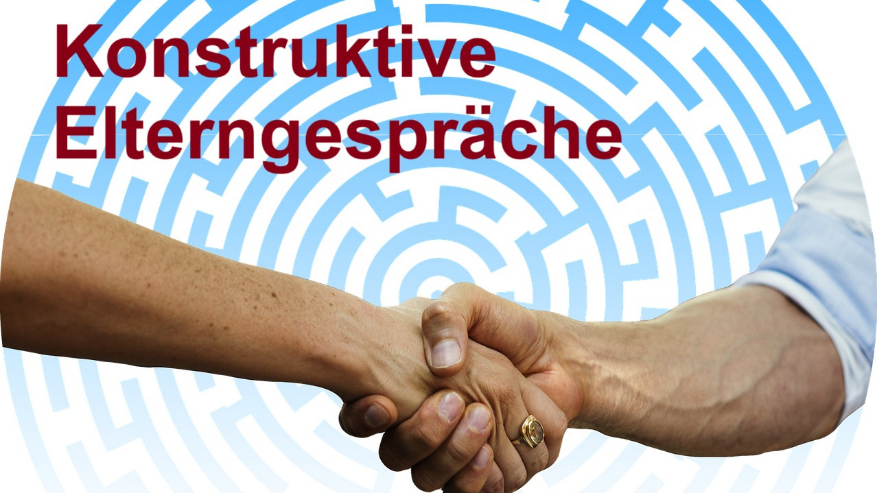 Die Grafik zeigt zwei Hände, die sich vor einem Labyrinthintergrund gereicht werden. Im Hintergrund steht "Konstruktive Elterngespräche".