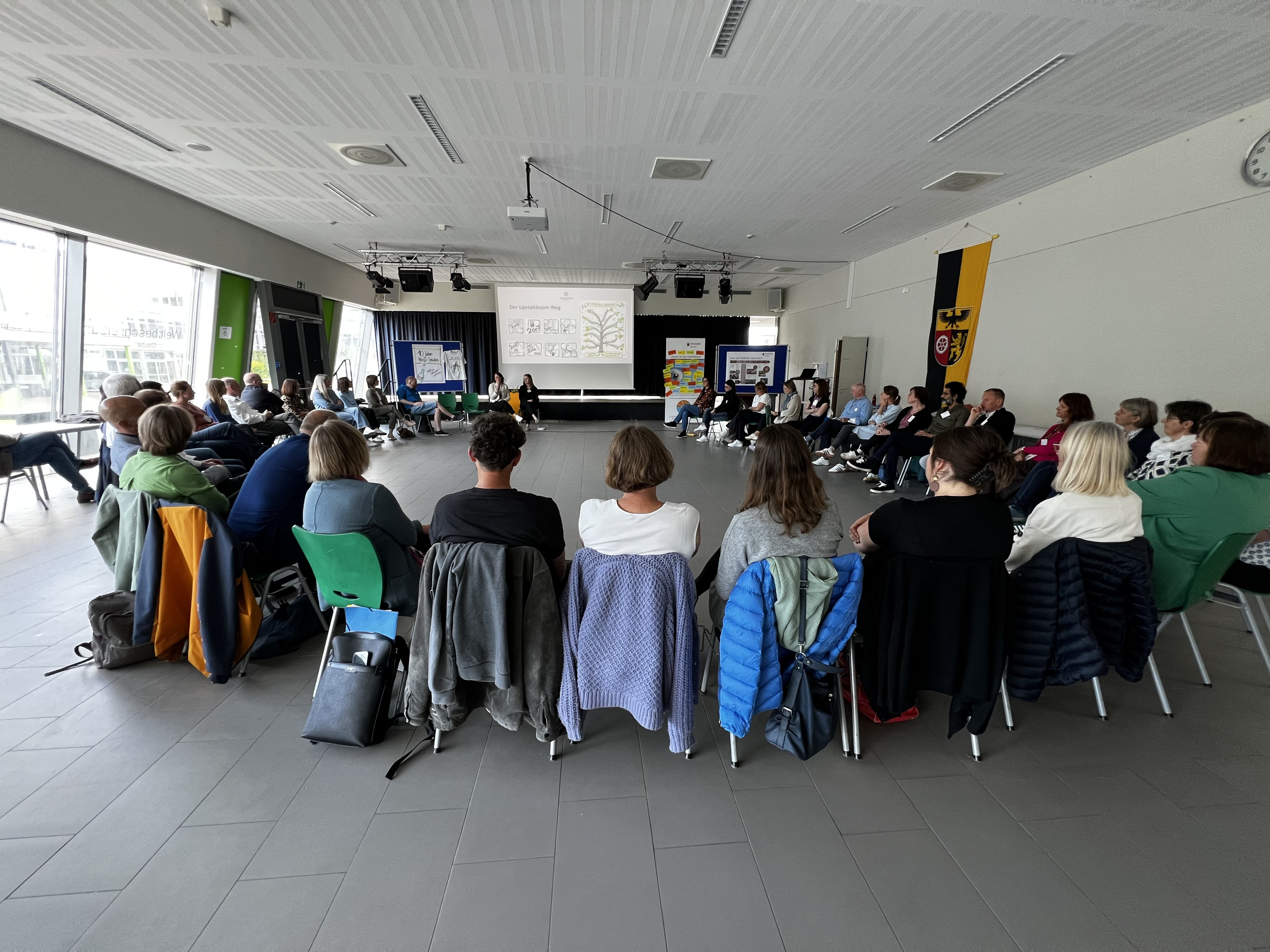 Teilnehmerkreis der Veranstaltung 10 Jahre Netzwerk Hospitationsschulen