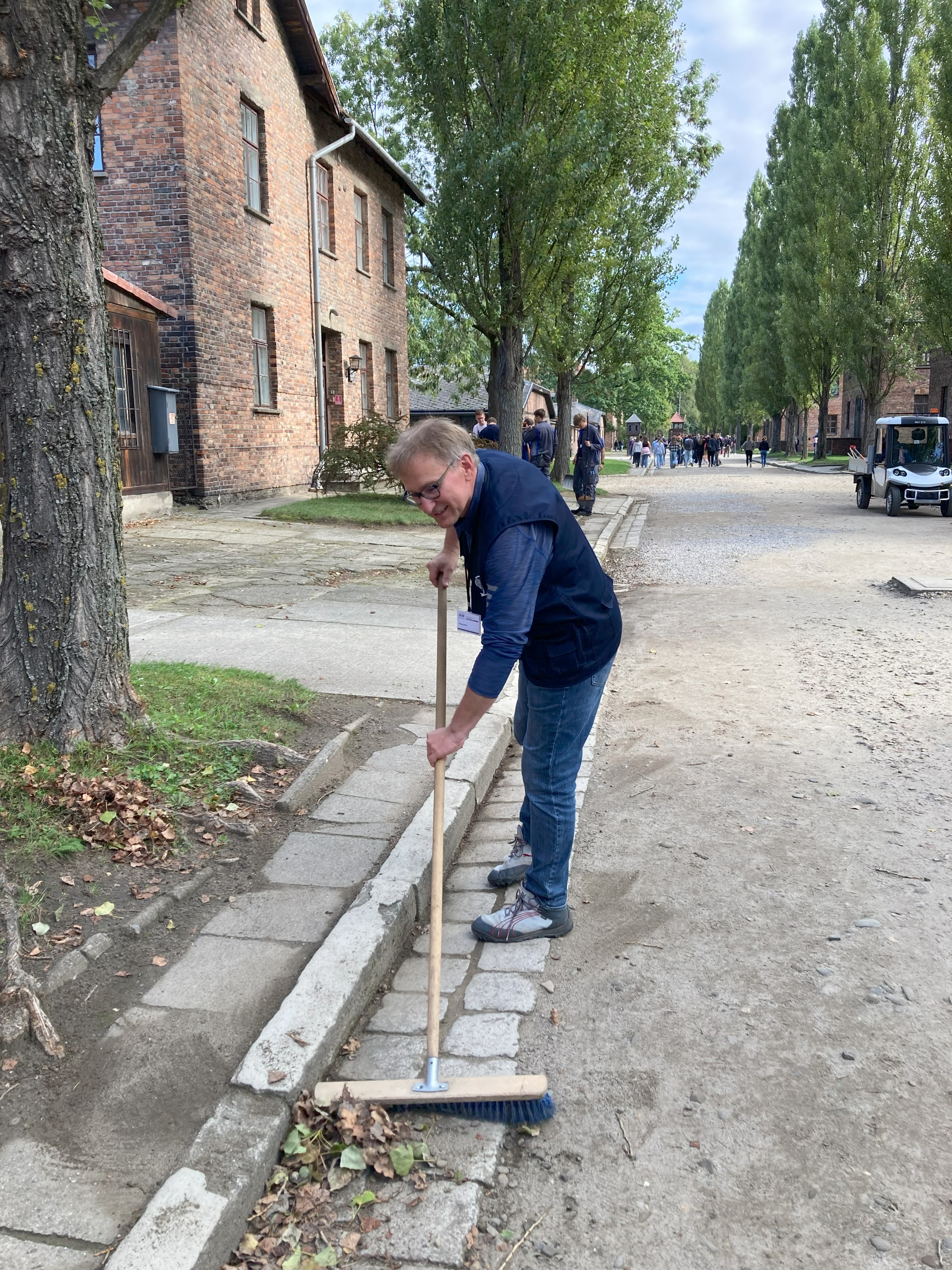 Eingangstor des Vernichtungslagers Birkenau in Auschwitz